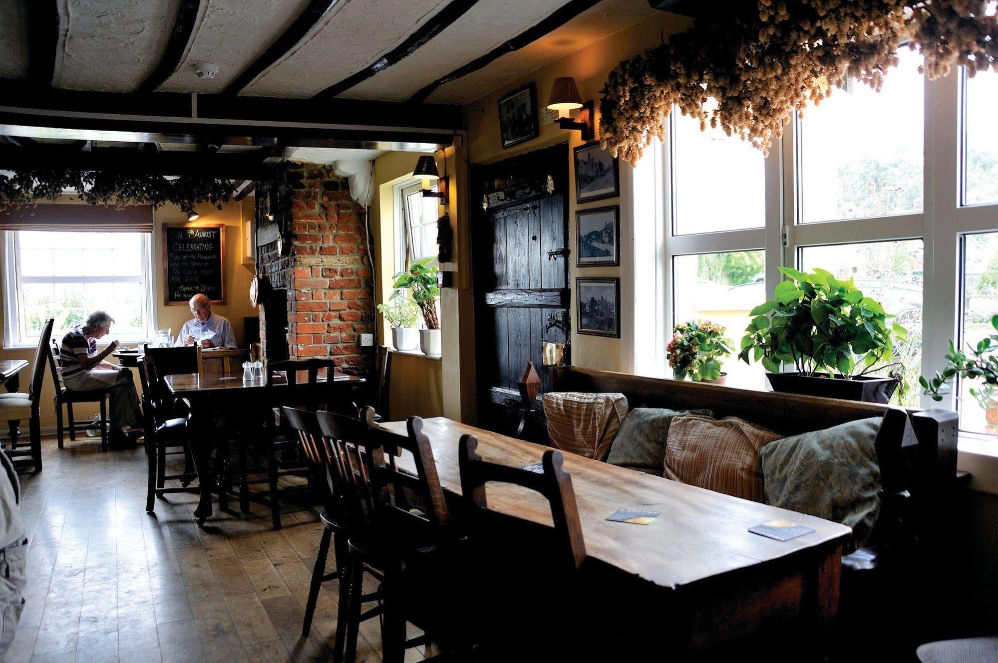 The Pheasant Public House & Hotel Gestingthorpe ภายนอก รูปภาพ